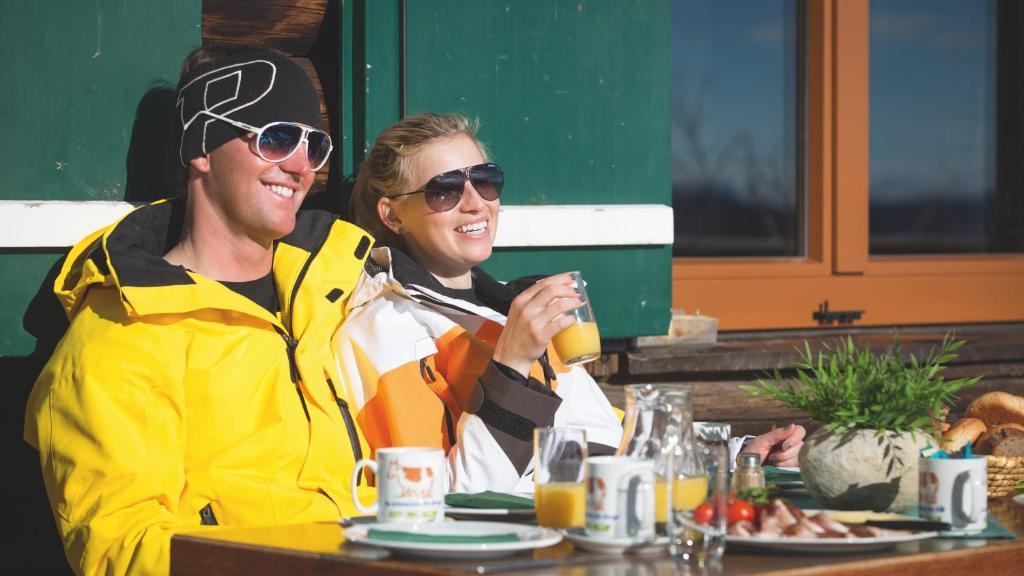 Dachstein West Hotel Gmbh-Kirchenwirt Russbach Russbach am Pass Gschütt Esterno foto