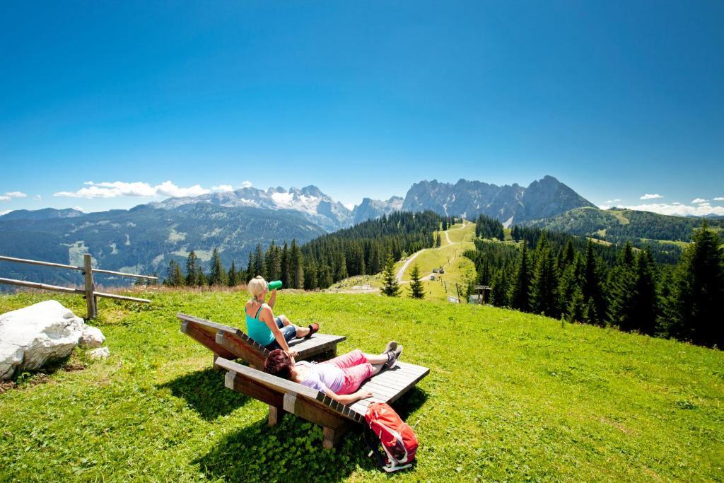 Dachstein West Hotel Gmbh-Kirchenwirt Russbach Russbach am Pass Gschütt Esterno foto