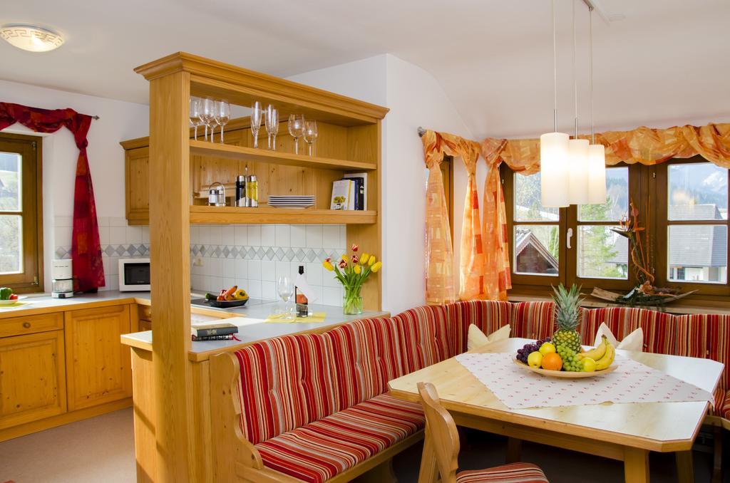 Dachstein West Hotel Gmbh-Kirchenwirt Russbach Russbach am Pass Gschütt Esterno foto